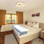 Appartementhaus דירה *